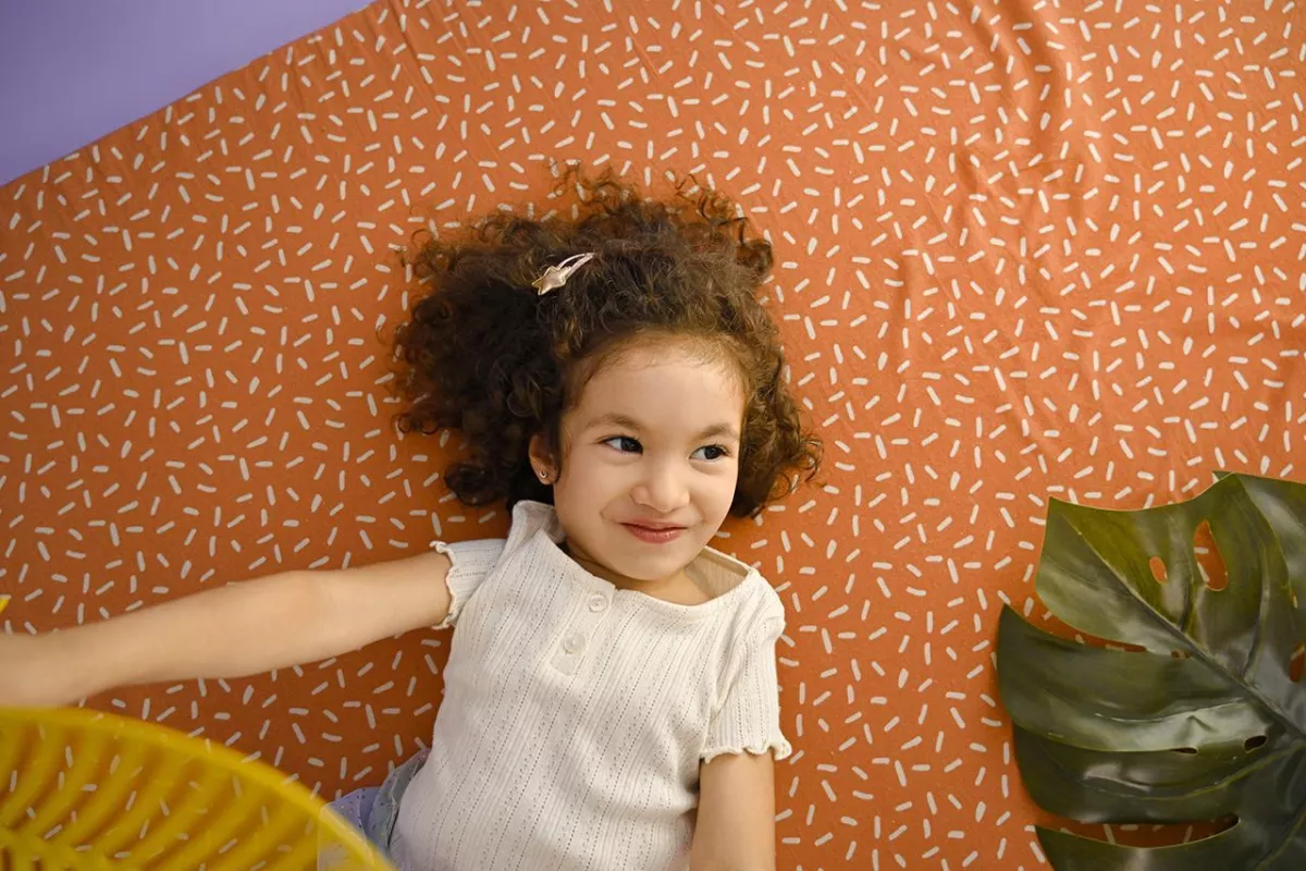 Estoreta de joc per a nadons 135x100cm Crazy stripes - imagen 7
